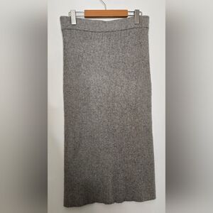 •399• Max Studio Gray Ribbed Knit Skirt